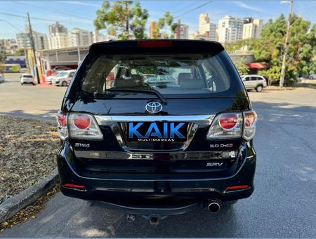Hilux SW4 SRV 3.0 4X4(5 lugares)