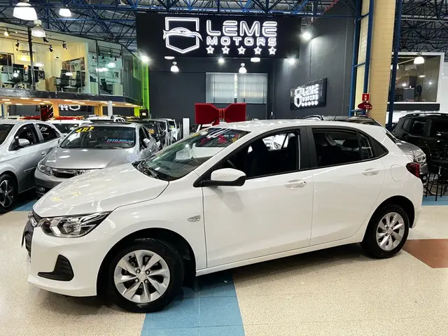 Carro Chevrolet Onix 2023 LT 1.0