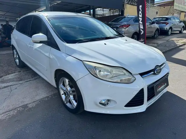 Carro Ford Focus Sedan 2014 SE Plus 2.0 16V PowerShift (Aut)