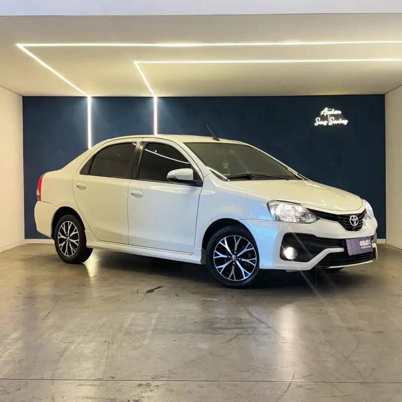 Toyota Etios Platinum 1.5 (Aut) (Flex)