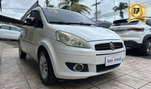 Carro Fiat Idea 2013 Attractive 1.4 8V (Flex)