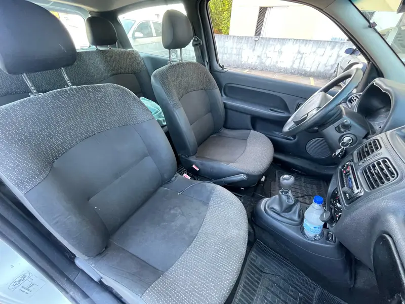 Renault Clio Authentique 1.0 16V (Flex) 2p
