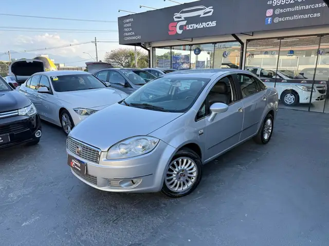Carro Fiat Linea 2011 Absolute 1.8 16V Dualogic (Flex)
