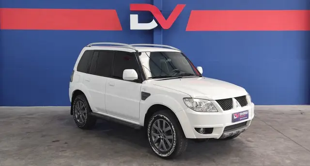 Carro Mitsubishi Pajero TR4 2014 2.0 16V 4x2 (Flex) (Aut)