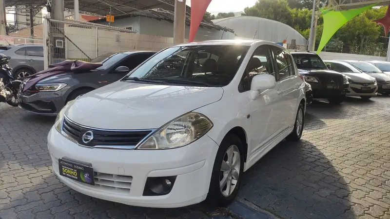 Nissan Tiida SL 1.8 (flex) (aut)