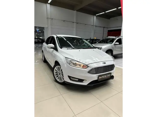 Carro Ford Focus Hatch 2016 Titanium 2.0 PowerShift