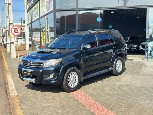 Carro Toyota Hilux SW4 2014 3.0 TDI 4x4 SRV 5L