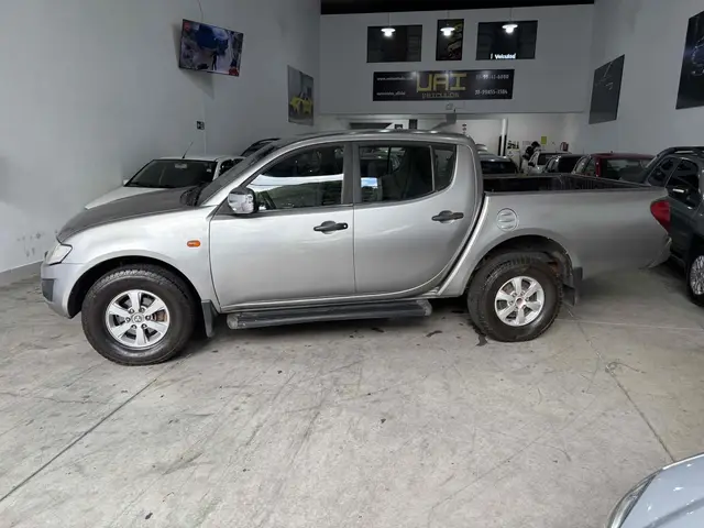 Carro Mitsubishi L200 Triton Sport 2012 3.2 Di-D 4x4 GLS