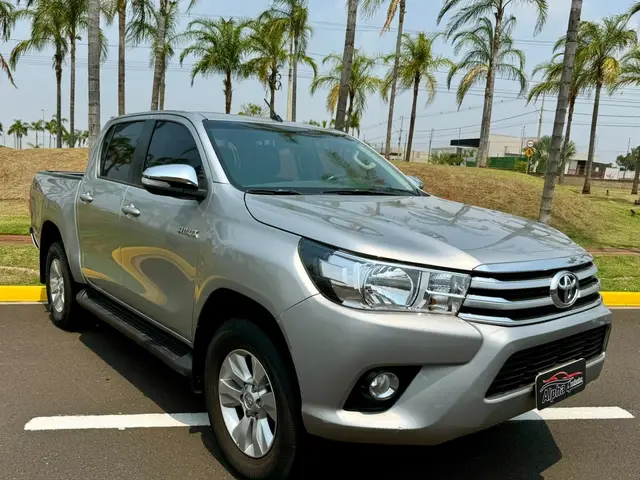 Carro Toyota Hilux Cabine Dupla 2017 Hilux 2.8 TDI SRV CD 4x4 (Aut)