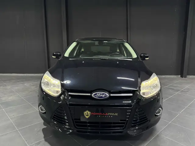 Carro Ford Focus Hatch 2014 Titanium Plus 2.0 16V PowerShift