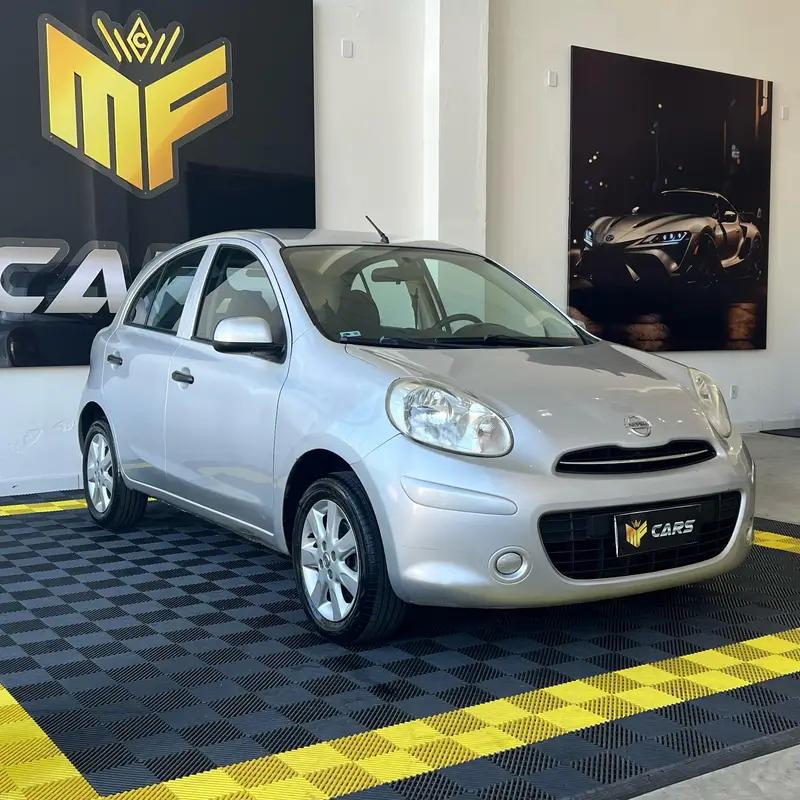 Nissan March 1.0 16V S (Flex)