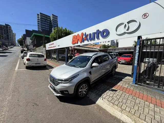 Carro Fiat Strada 2024 Volcano 1.3 Flex 8V CD Aut.