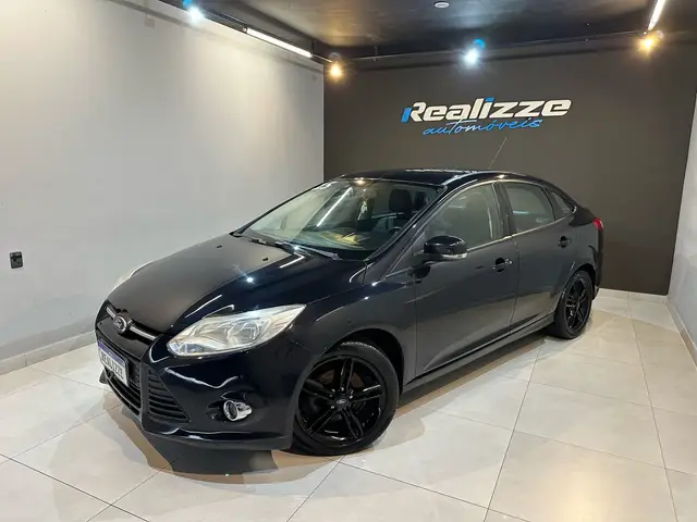 Carro Ford Focus Hatch 2015 SE Plus 2.0 16V PowerShift