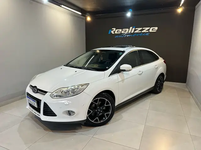 Carro Ford Focus Sedan 2015 Titanium Plus 2.0 16V PowerShift (Aut)