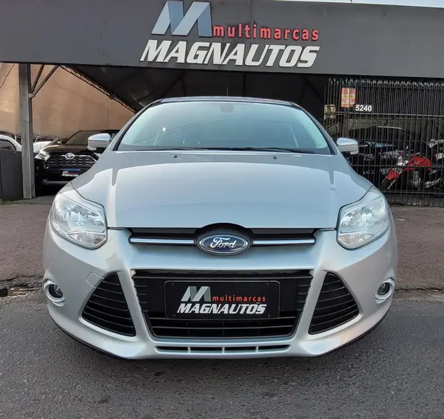 Carro Ford Focus Sedan 2015 SE 2.0 16V PowerShift (Aut)