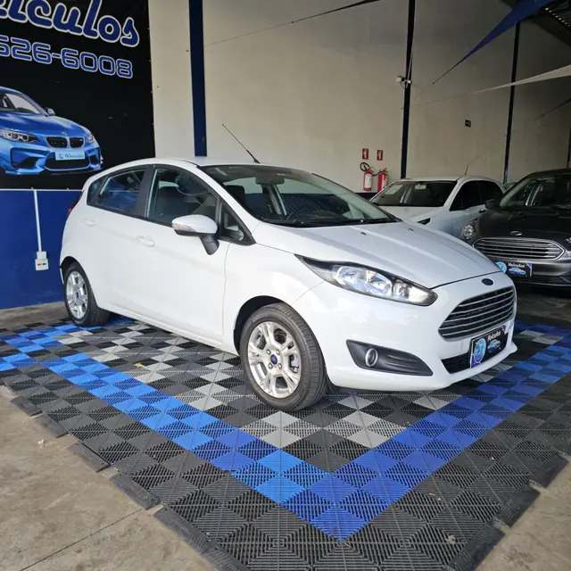Carro Ford Fiesta Sedan 2016 TIT.Plus 1.0 12V EcoBoost Aut. 5p