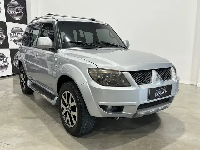 Carro Mitsubishi Pajero TR4 2012 2.0 16V 4x2 (Flex)
