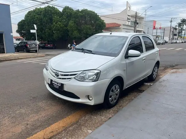 Carro Toyota Etios 2016 X 1.3 (Flex)