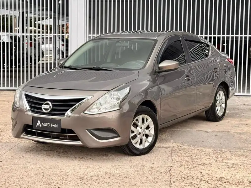 Nissan Versa 1.6 16V SL (Flex)