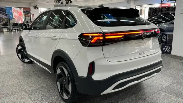 SUV esportivo chega como a nova versão topo de linha do VW Nivus e motor exclusivo