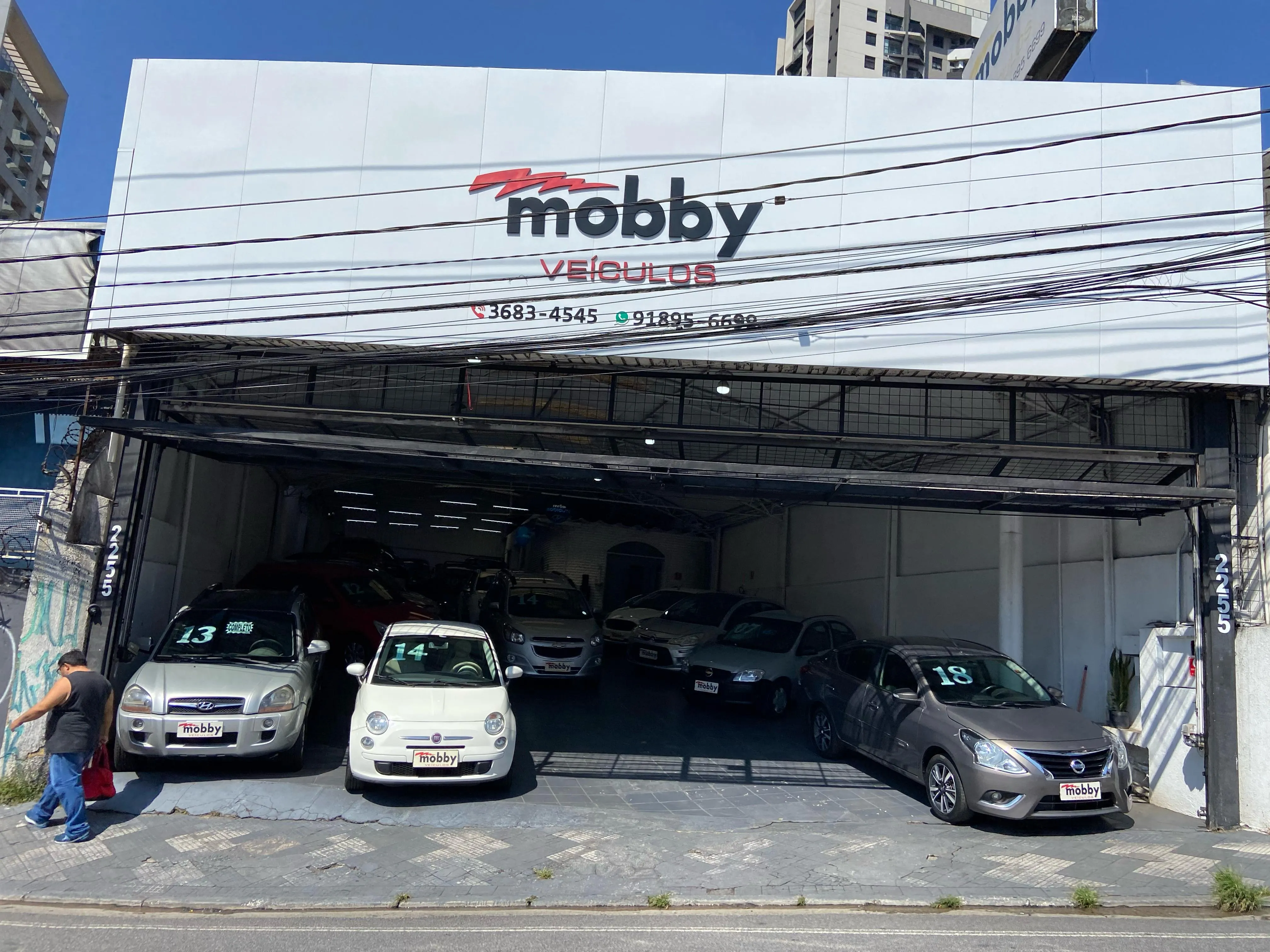 Fachada da loja Veículos à venda em mobby ve�culos ltda - Osasco - SP