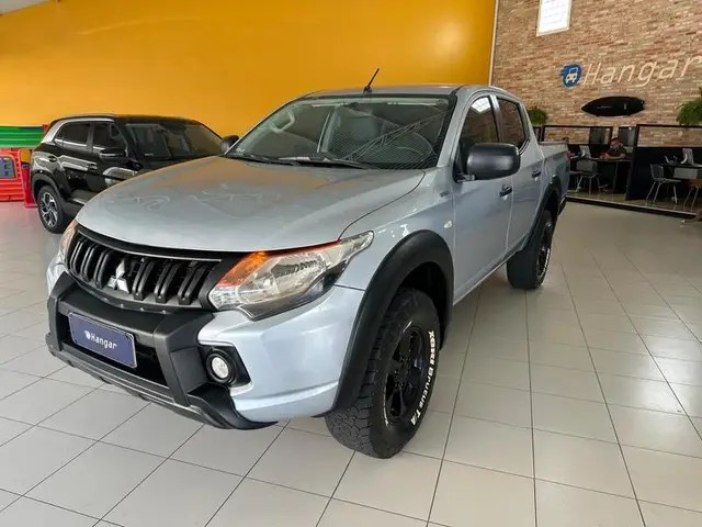 Carro Mitsubishi L200 Triton Outdoor 2023 GLX 2.4 Turbo