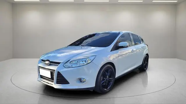 Carro Ford Focus Hatch 2015 SE 2.0 16V PowerShift
