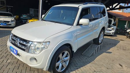 Pajero Full 3.2 DI-D 5D HPE 4WD