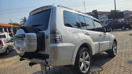 Pajero Full 3.2 DI-D 5D HPE 4WD
