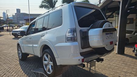 Pajero Full 3.2 DI-D 5D HPE 4WD