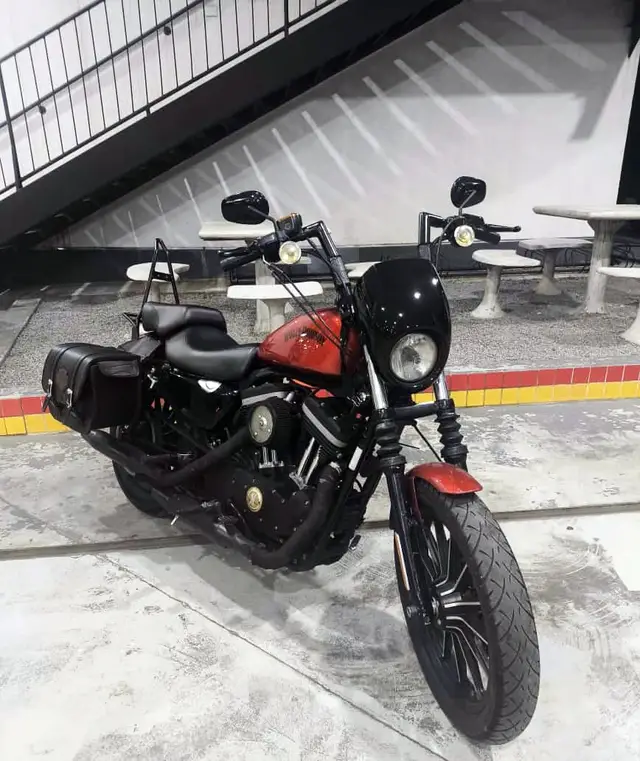 Carro Harley-Davidson Sportster XL 883 2013 Iron