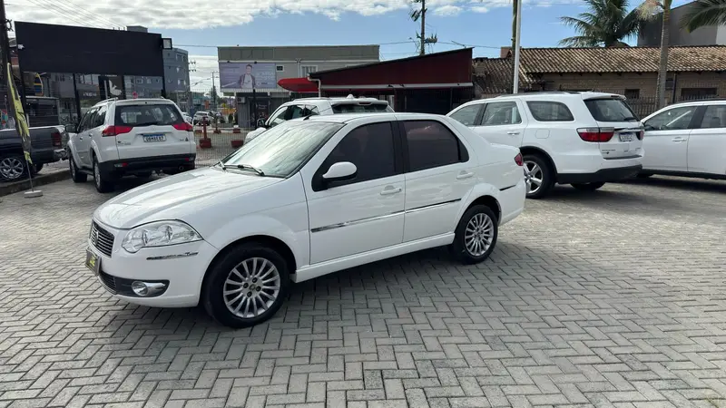 Fiat Siena Essence 1.6 16V Dualogic (Flex)