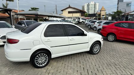 Siena Essence 1.6 16V Dualogic (Flex)