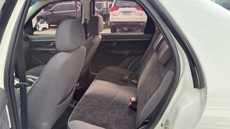 Siena Essence 1.6 16V Dualogic (Flex)
