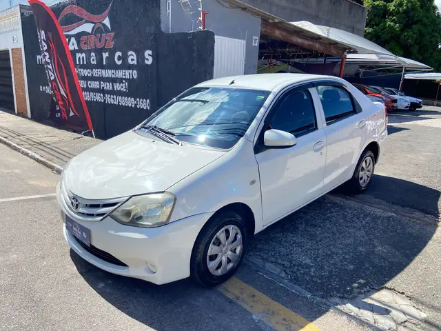 Carro Toyota Etios Sedan 2016 X 1.5 (Flex)