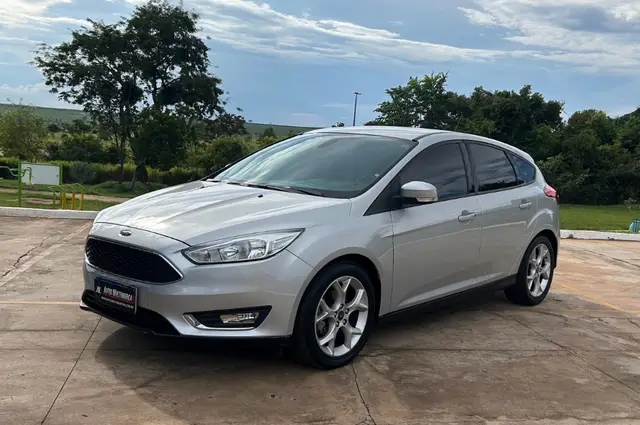 Carro Ford Focus Hatch 2018 SE Plus 2.0 PowerShift