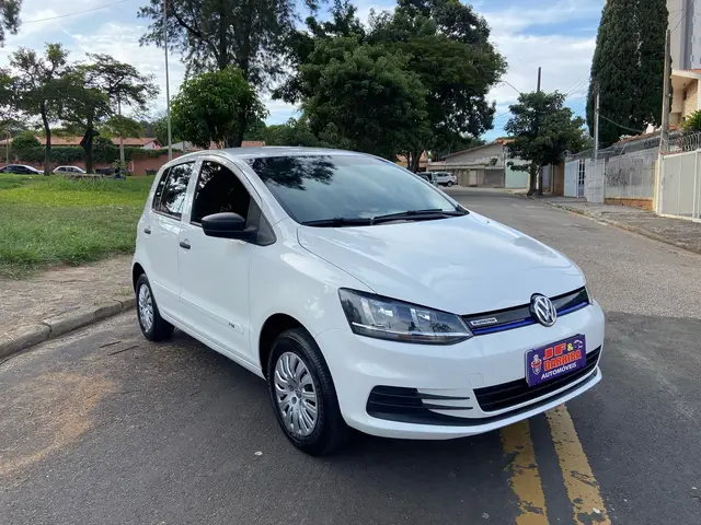 Carro Volkswagen Fox 2017 1.0 MPI BlueMotion (Flex)