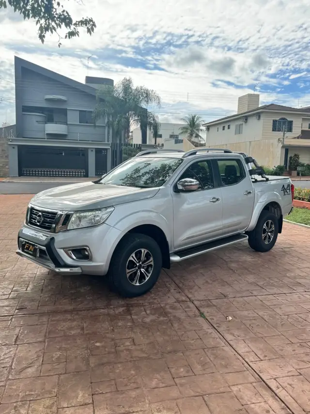 Carro Nissan Frontier 2017 2.3 TD CD LE 4x4 (Aut)