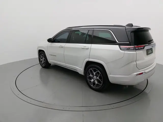 Carro Jeep Commander 2023 Overland 1.3 T270
