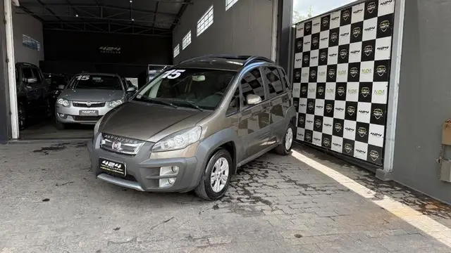 Carro Fiat Idea 2015 Adventure 1.8 16V E.TorQ (Flex)