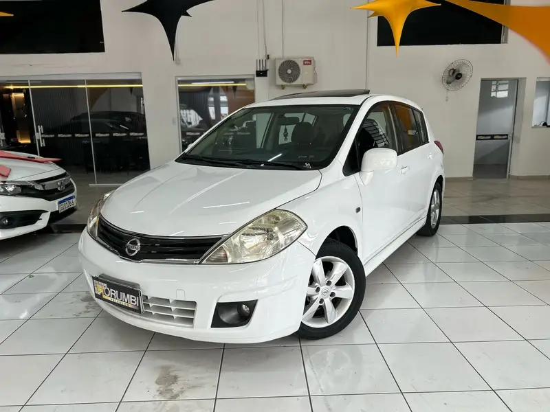 Nissan Tiida SL 1.8 (flex)