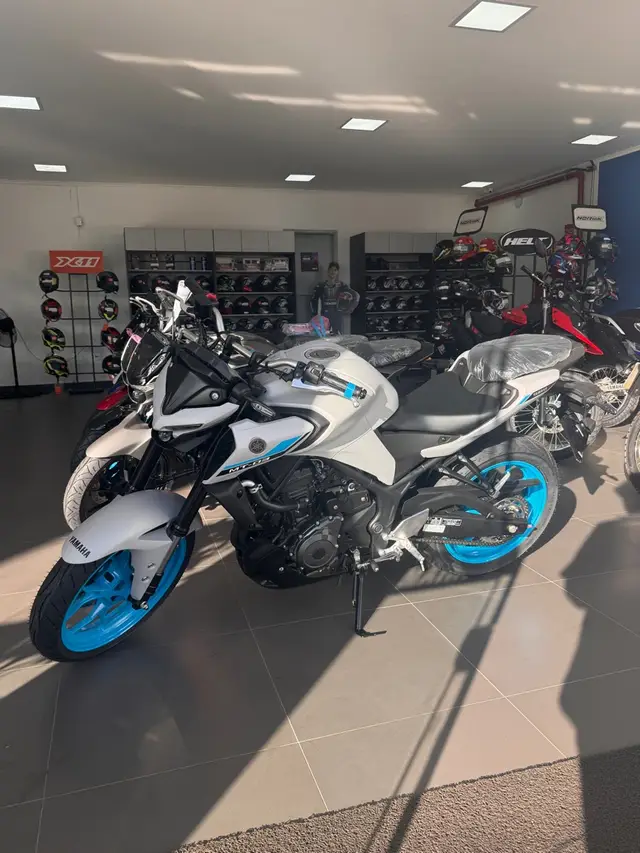 Carro Yamaha MT-03 2025 ABS