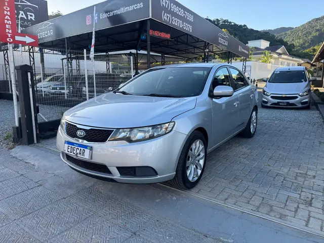 Carro Kia Cerato 2011 1.6 16V