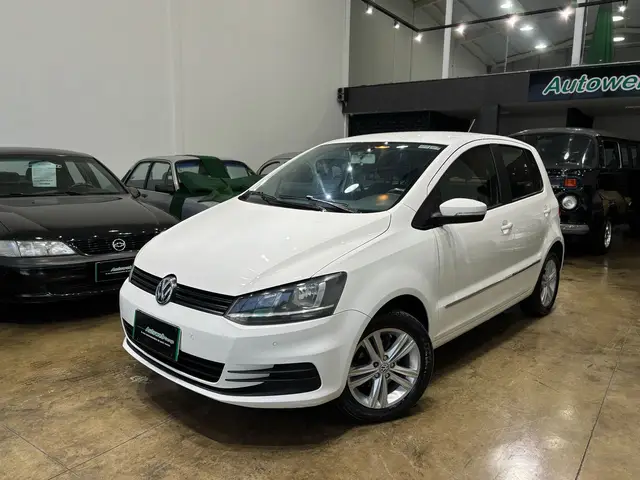 Carro Volkswagen Fox 2015 Trendline 1.0 TEC (Flex)
