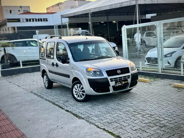 Carro Fiat Doblò 2021 Essence 1.8 16V (Flex)
