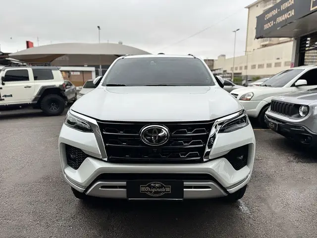 Carro Toyota Hilux SW4 2023 SRX 2.8 turbodiesel 7L 4x4 (Aut)