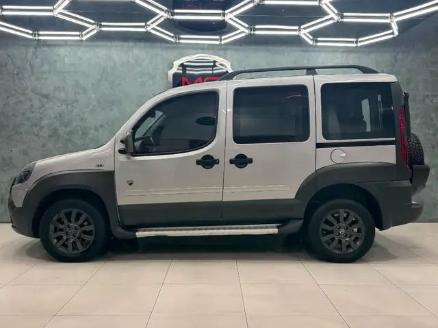 Carro Fiat Doblò 2016 Adv.Ext./Adv.Ext.Loc. 1.8 16V Flex