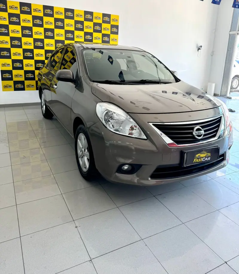 Nissan Versa 1.6 16V SL (Flex)