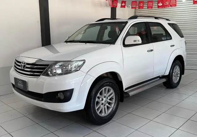 Carro Toyota Hilux SW4 2014 2.7 4x2 SR