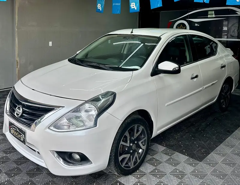 Nissan Versa 1.6 16V Unique CVT (Flex)